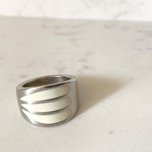 Silver Tone White Enamel Chunky Geometric Mod Fashion Ring Sz 7 Costume Jewelry